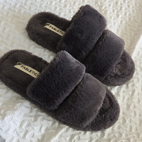 Fabletics Women's Plush Gray Comfy  Slippers - Picture 2 of 7